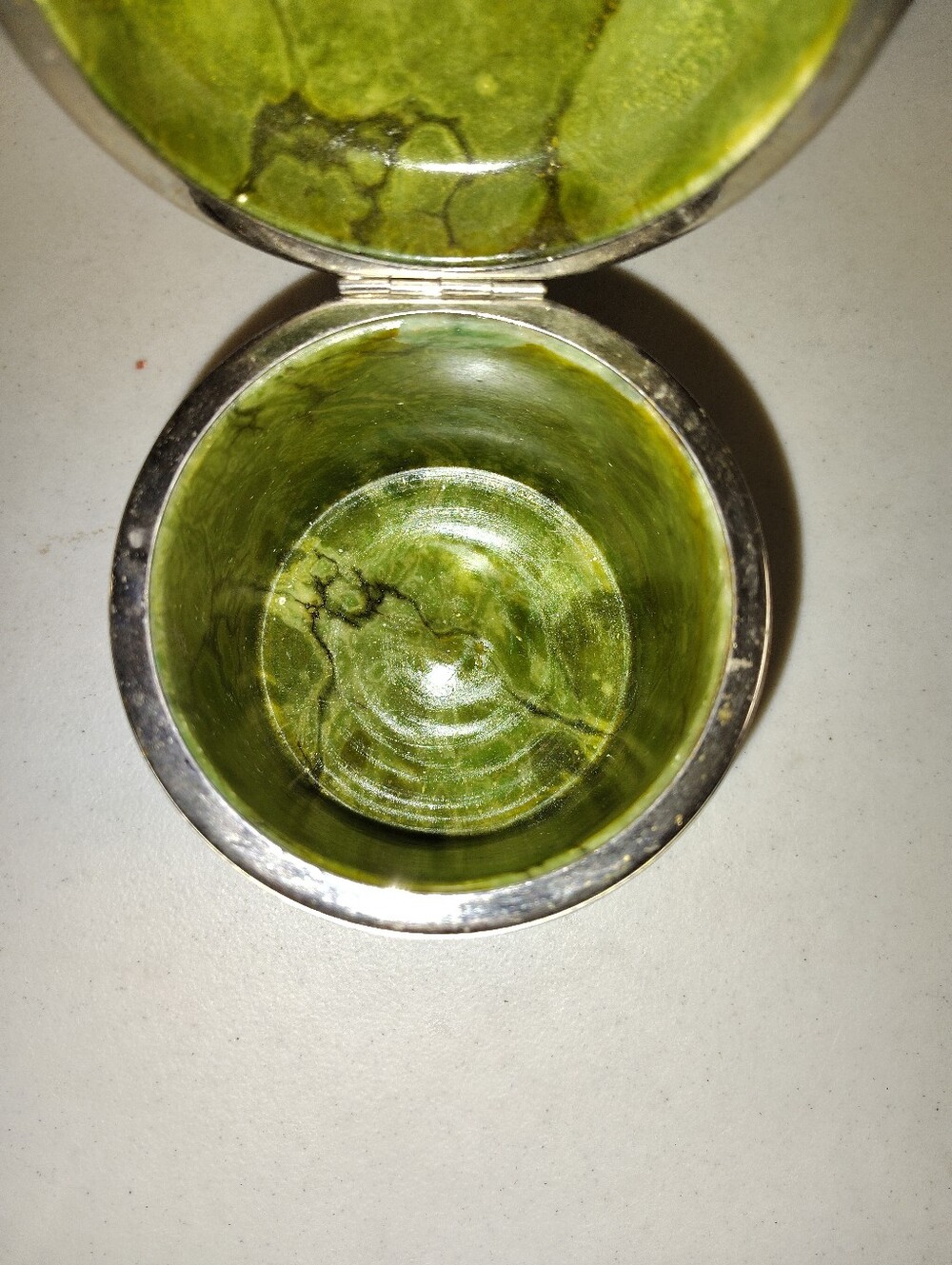 Vintage Green Marble or Alabaster Hinged Vanity Jar with Silver-Tone Beaded Trim - Picture 6 of 9